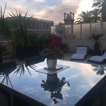 Appartement Terrasse Dans Palace Centre Ville مينتون المظهر الخارجي الصورة