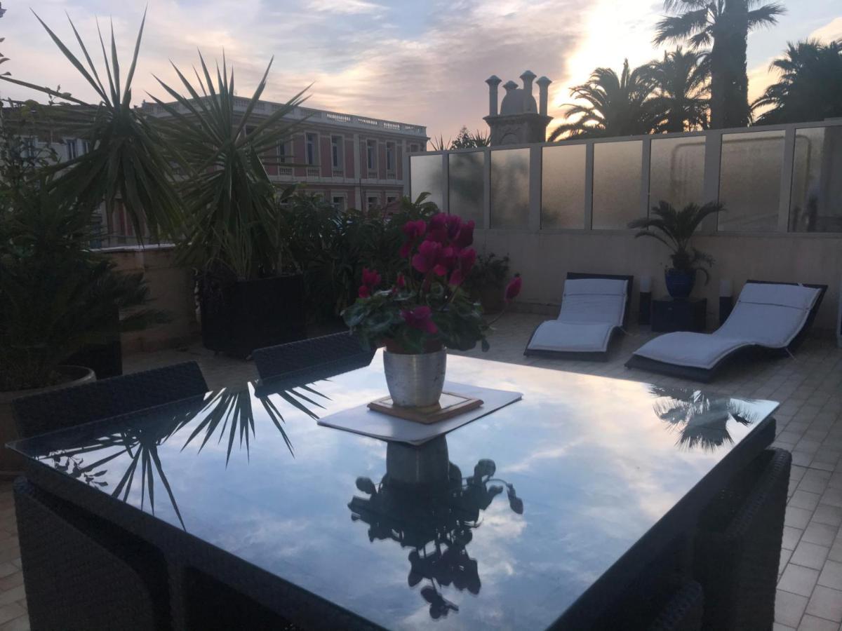 Appartement Terrasse Dans Palace Centre Ville مينتون المظهر الخارجي الصورة