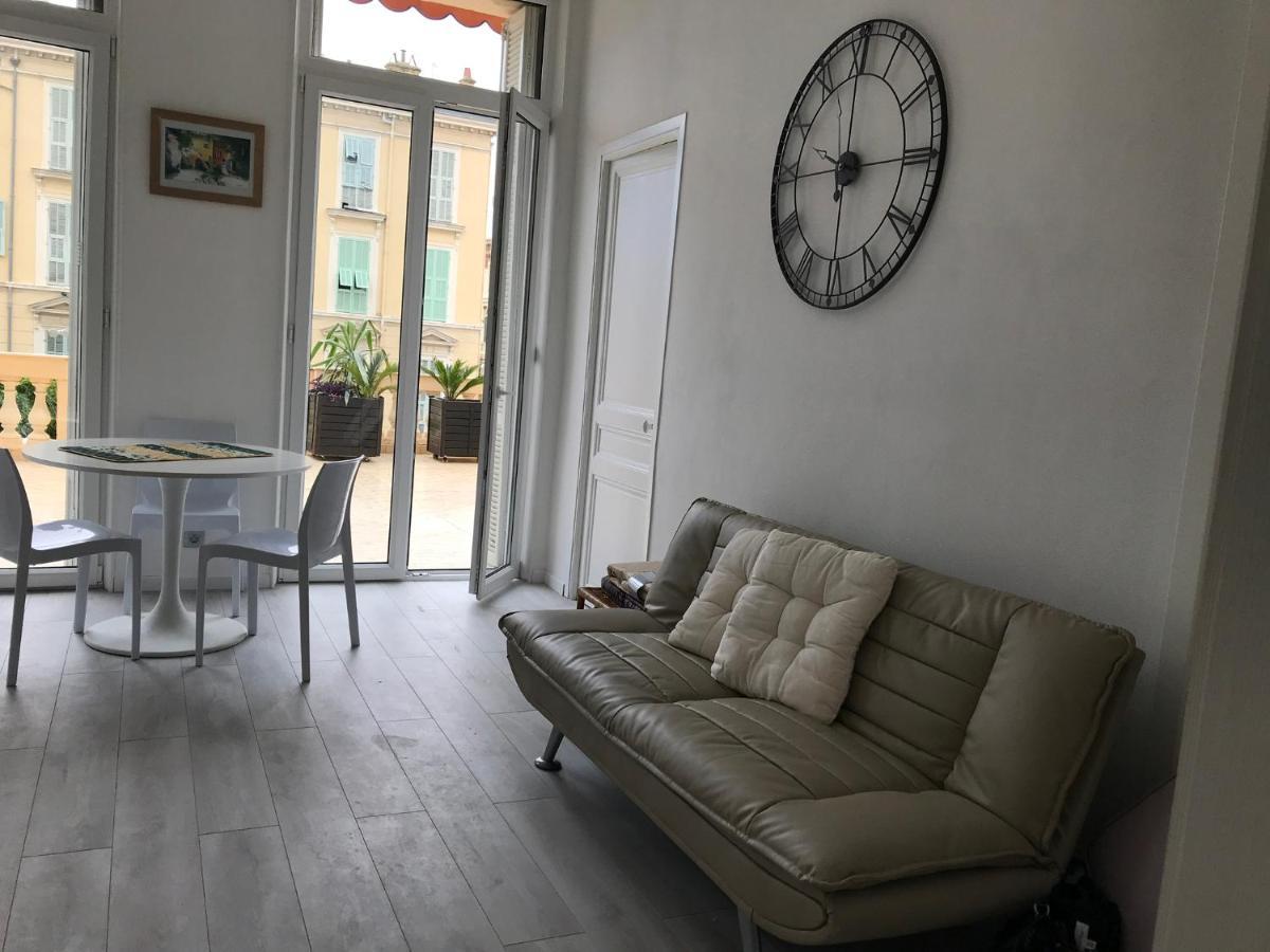 Appartement Terrasse Dans Palace Centre Ville مينتون المظهر الخارجي الصورة