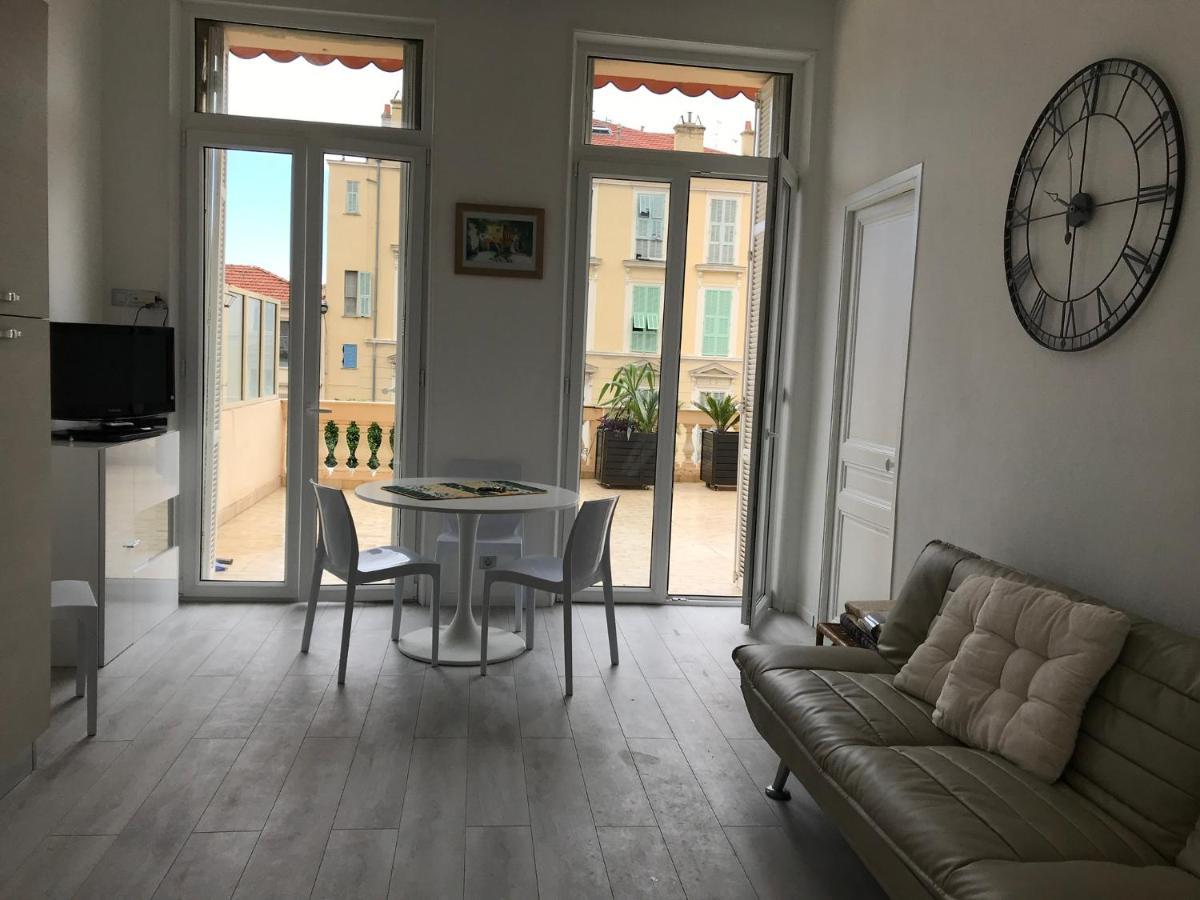 Appartement Terrasse Dans Palace Centre Ville مينتون المظهر الخارجي الصورة