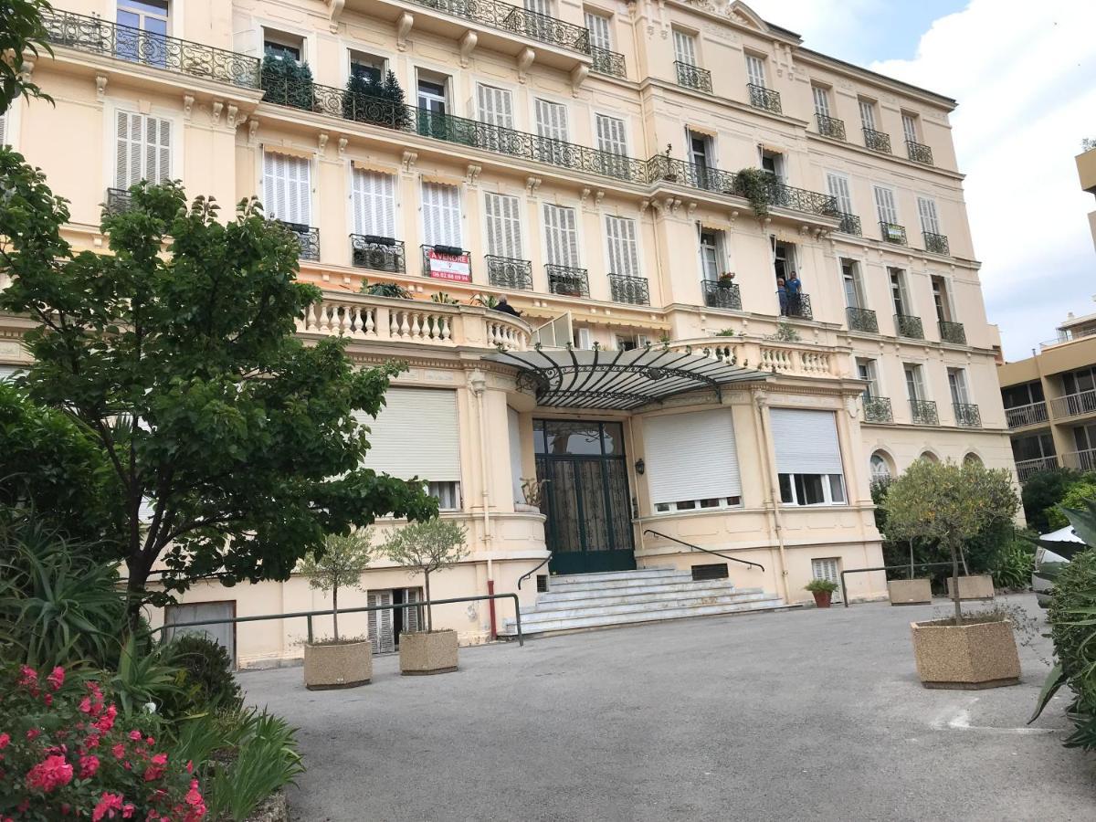 Appartement Terrasse Dans Palace Centre Ville مينتون المظهر الخارجي الصورة