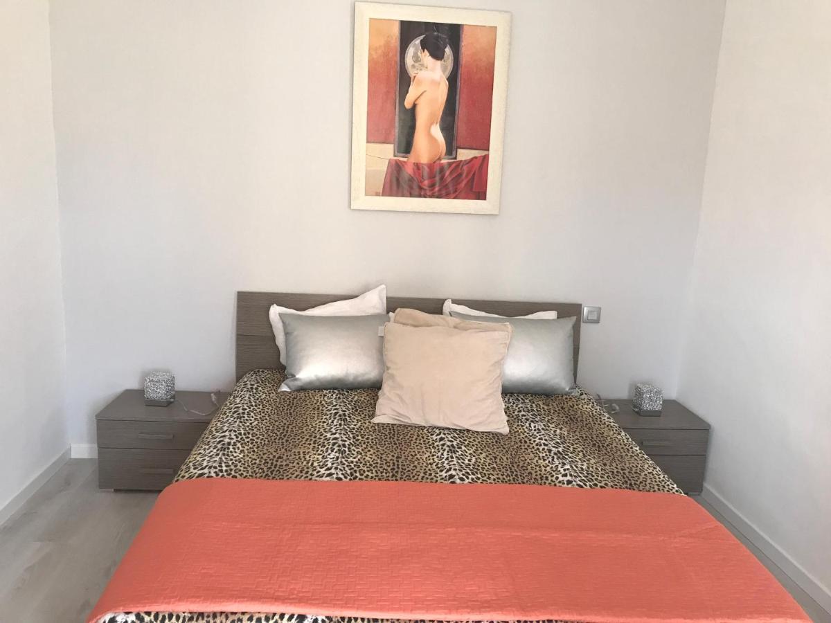Appartement Terrasse Dans Palace Centre Ville مينتون المظهر الخارجي الصورة