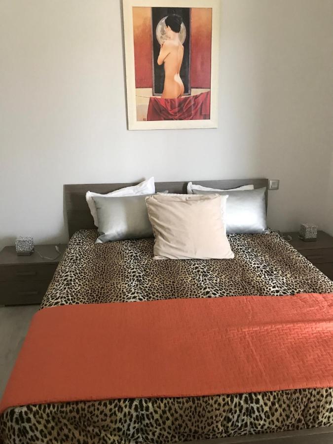 Appartement Terrasse Dans Palace Centre Ville مينتون المظهر الخارجي الصورة