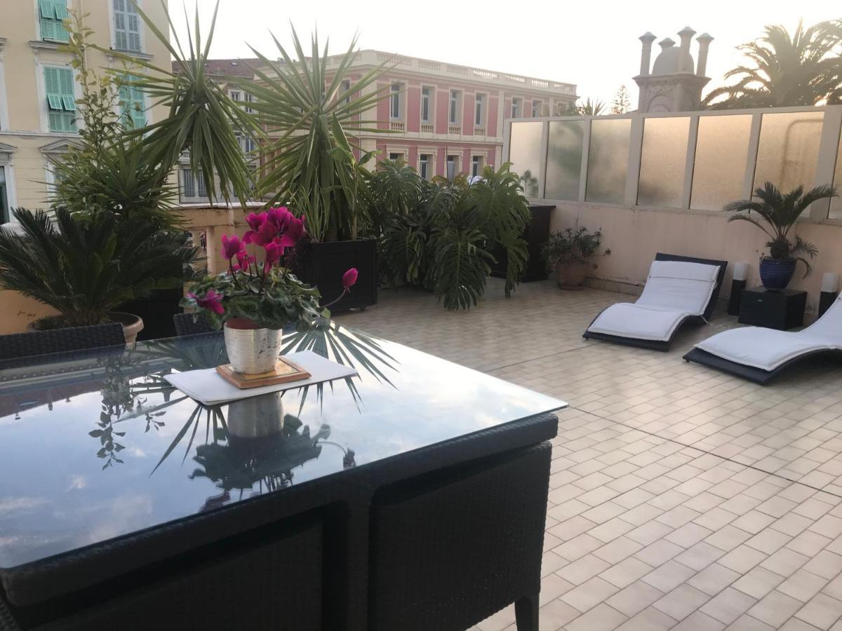 Appartement Terrasse Dans Palace Centre Ville مينتون المظهر الخارجي الصورة