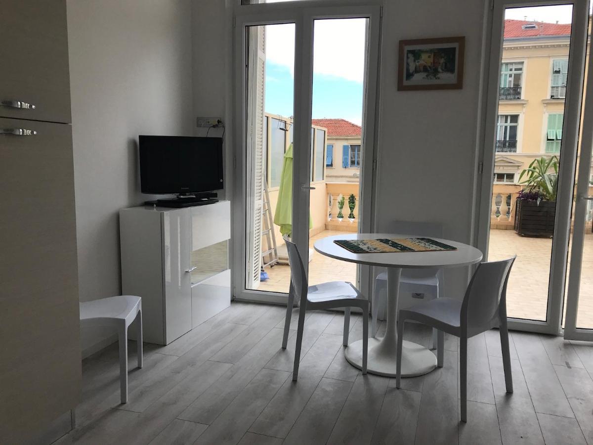 Appartement Terrasse Dans Palace Centre Ville مينتون المظهر الخارجي الصورة