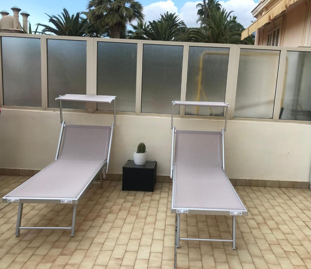 Appartement Terrasse Dans Palace Centre Ville مينتون المظهر الخارجي الصورة